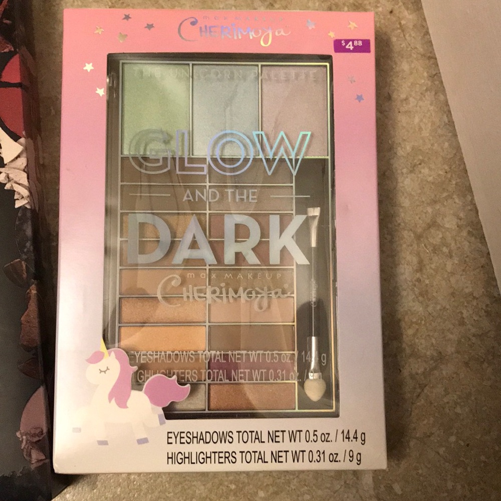 Makeup bundle - Picture 3 of 4